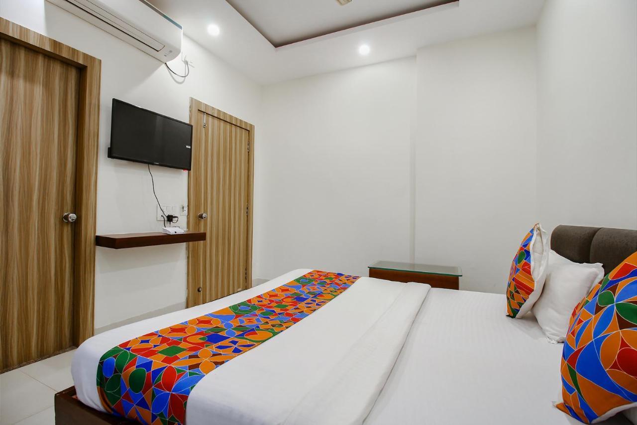 Fabexpress Yuvan Gouharganj ภายนอก รูปภาพ