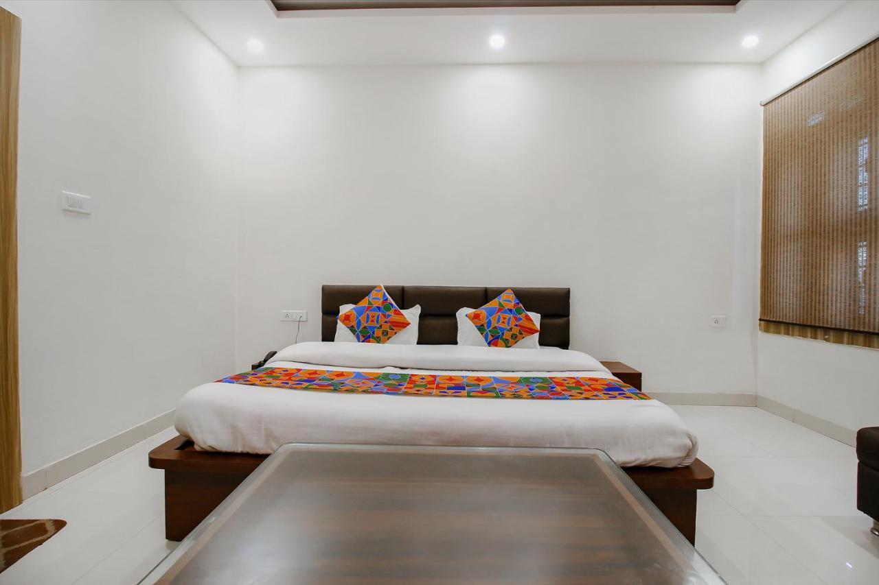 Fabexpress Yuvan Gouharganj ภายนอก รูปภาพ