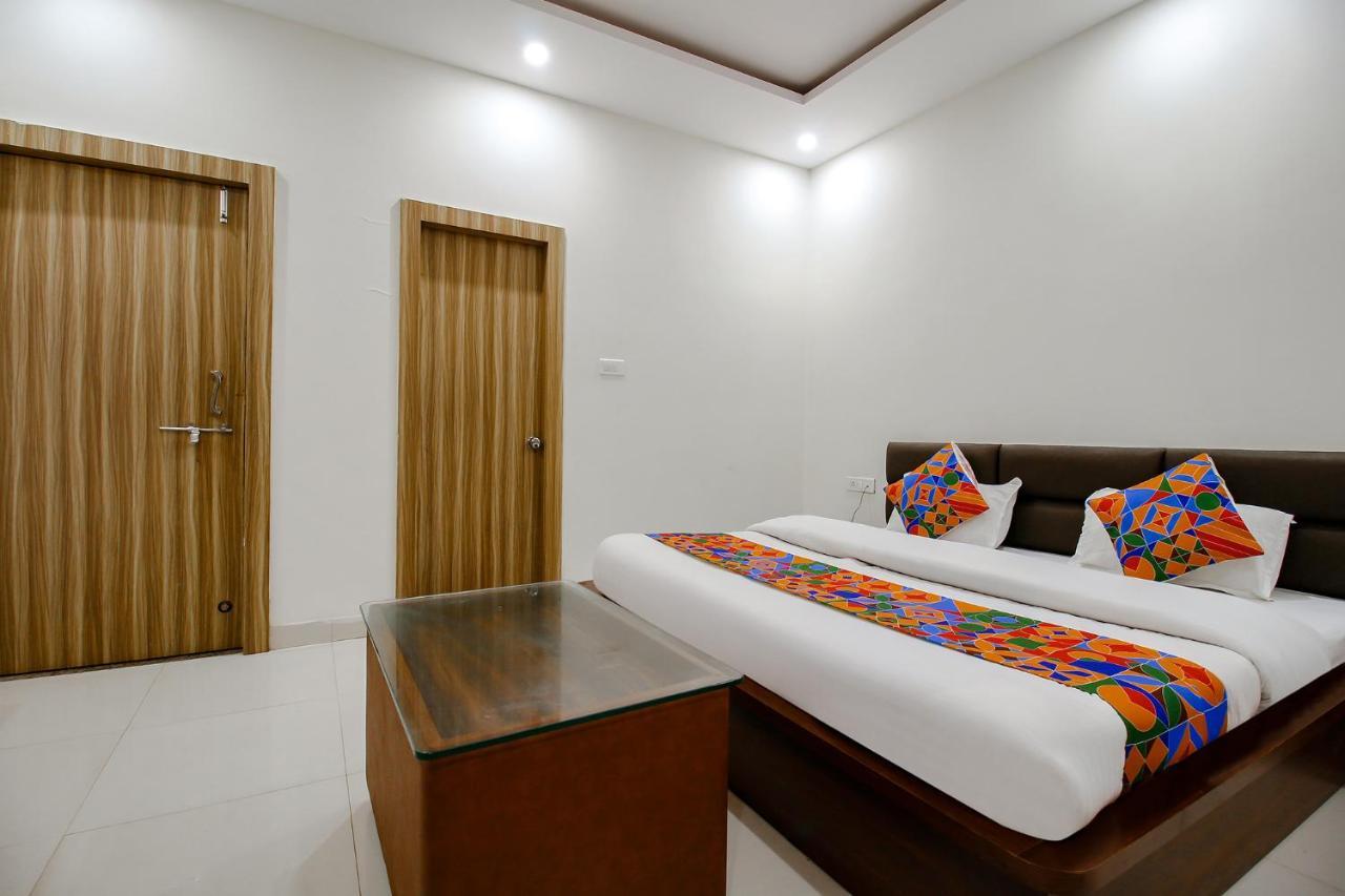 Fabexpress Yuvan Gouharganj ภายนอก รูปภาพ